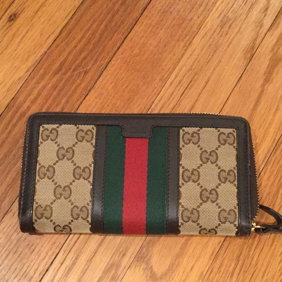 Gucci Accessories - Zip around wallet